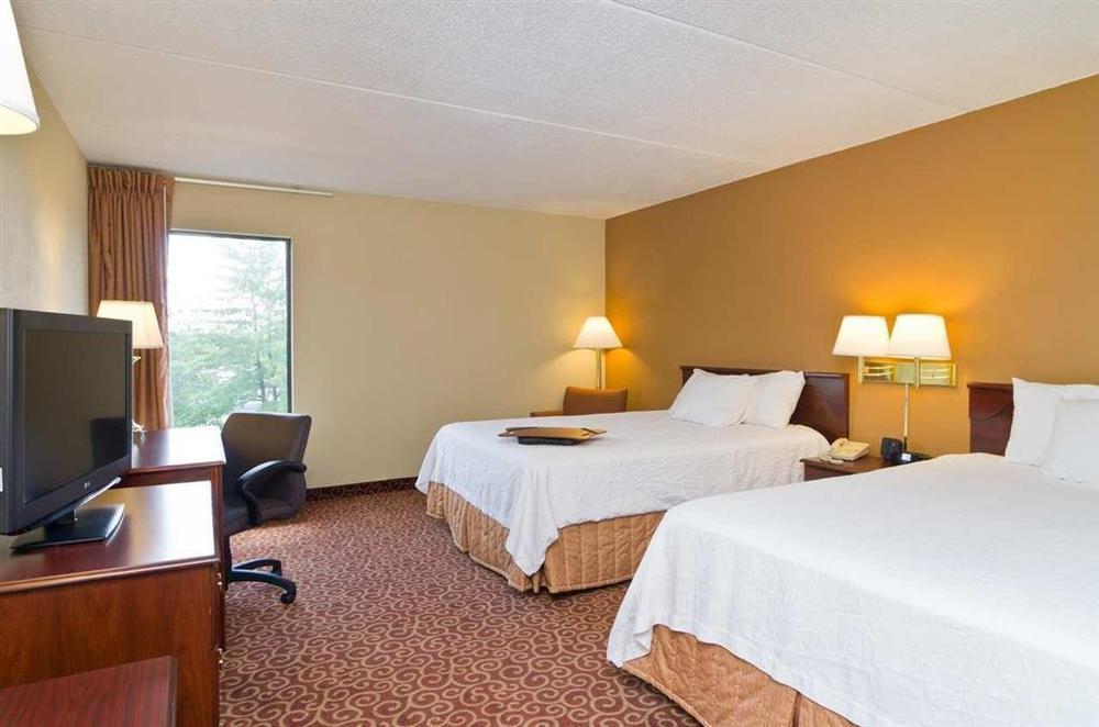 Hampton Inn Wooster Szoba fotó